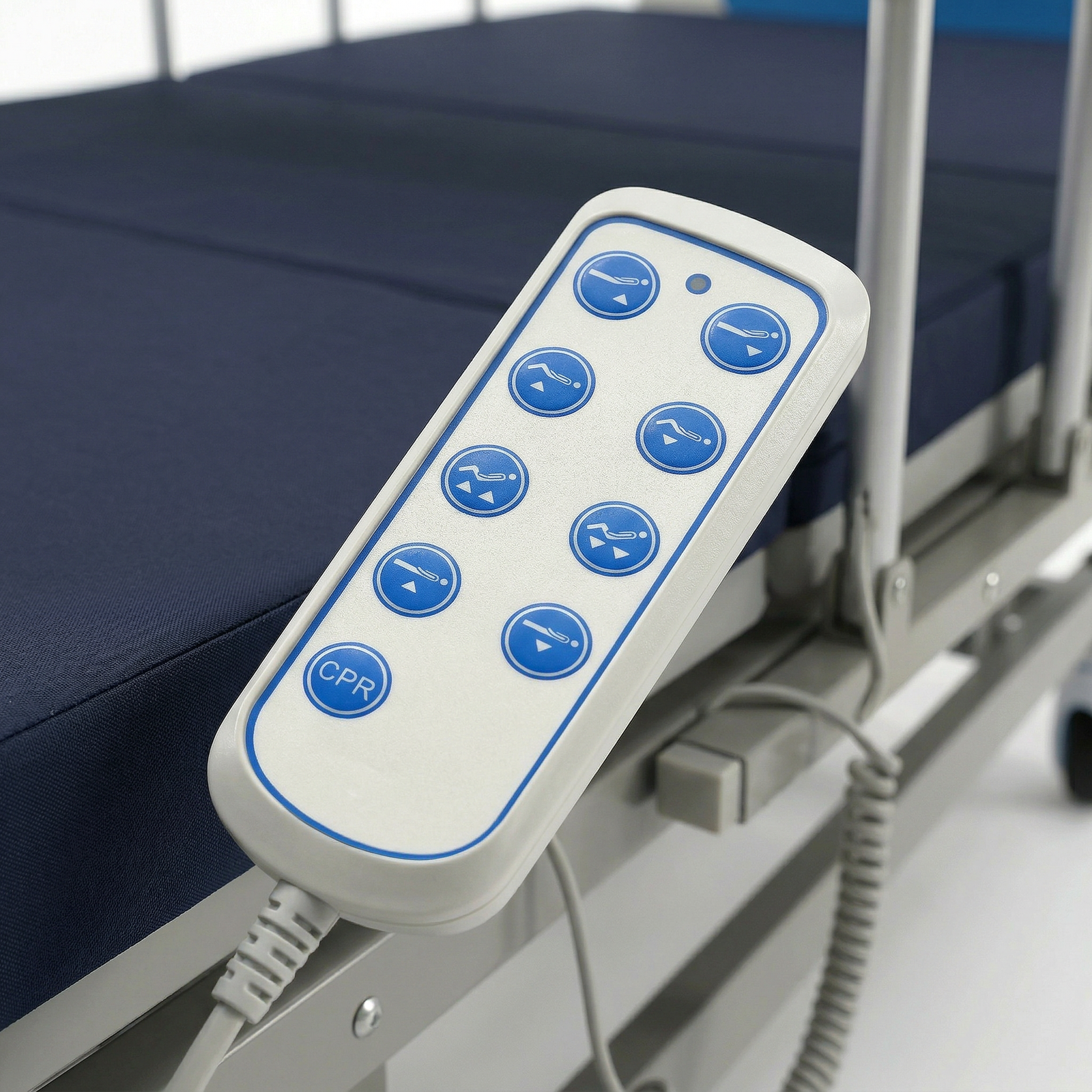 Cama eléctrica hospitalaria 3 funciones Konfort Plus - Con colchóneta, barandas y bandeja de alimentación - Imagen 3